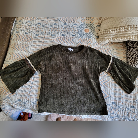 Sweater - Picture 1 of 6